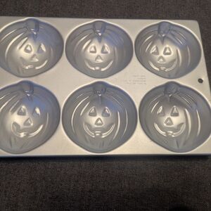 Wilton Metallic Pumpkin Cake Pan